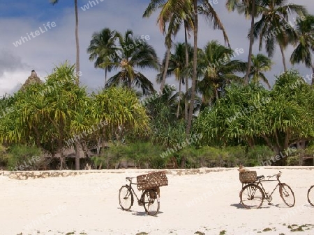 Fahrraeder am Strand