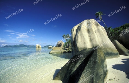 Ein Traumstrand auf der Insel La Digue auf den Seychellen im Indischen Ozean.