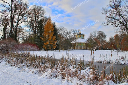 Winter im Park von Sanssouci, das Chinesische Teehaus