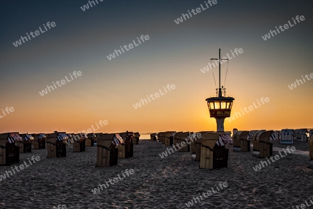 Beobachtungsturm der Wasserwacht an der Ostseeküste in Travemünde