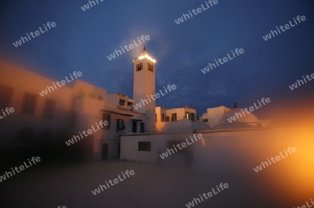 Afrika, Nordafrika, Tunesien, Tunis
Die Moschee mit dem Minarett in Altstadt von Sidi Bou Said am Mittelmeer und noerdlich der Tunesischen Hauptstadt Tunis. 






