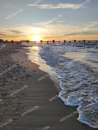 Strandlandschaft  bei Sonnenuntergang