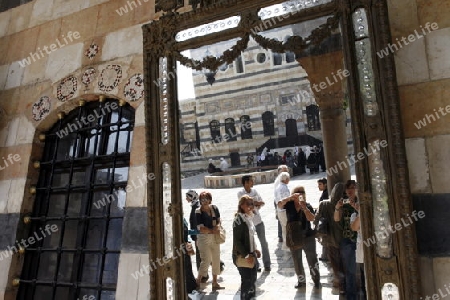 Asien, Naher Osten, Syrien, Damaskus,    Der Innenhof des Azem Palast im Spiegelbild im Souq und Altstadt von Damaskus in der Hauptstadt von Syrien. 