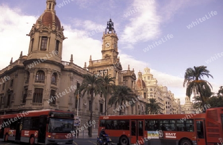 Der Plaza Ayuntamiento mit dem Rathaus von Valenzia in Spanien in Europa.