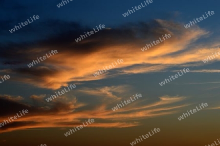 Abendliche Wolken in Falkensee (Brandenburg), Deutschland