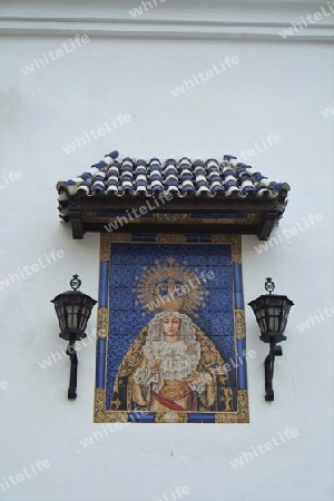 Heiligenbild,  Fliesenbild an einer Hausfassade