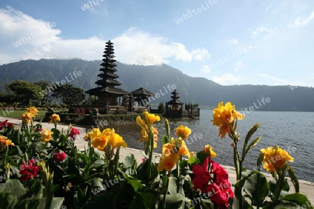 Der Pura Ulum Danu Tempel am Bratan See im Noden von Bali auf der Insel Bali in Indonesien..