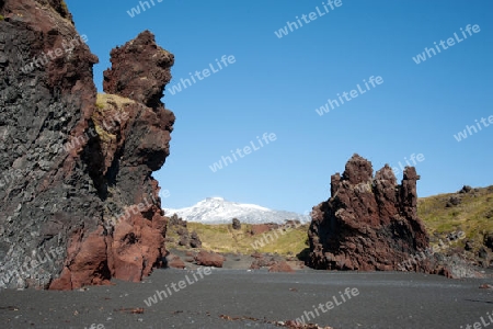 Der Westen Islands, am westlichen Ende der Halbinsel Sn?fellsnes, Blick auf den Vulkan Sn?fellsj?kull, vom schwarzen Strand von Djupalonssandur aus gesehen