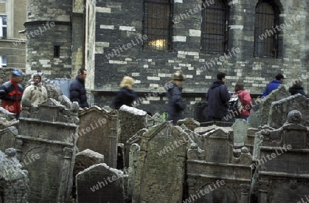 Der Juedische Friedhof von Prag der Hauptstadt der Tschechischen Republik.
