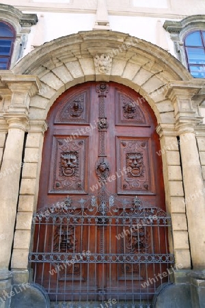 Eingangsportal in Prag
