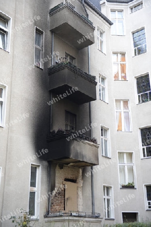 Wohnhaus in Berlin nach Brand in der Silvesternacht