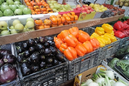 Kisten mit Gemüse und Obst. Israel, Nazareth