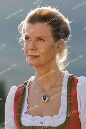 Portrait einer bayerische Frau in Tracht 