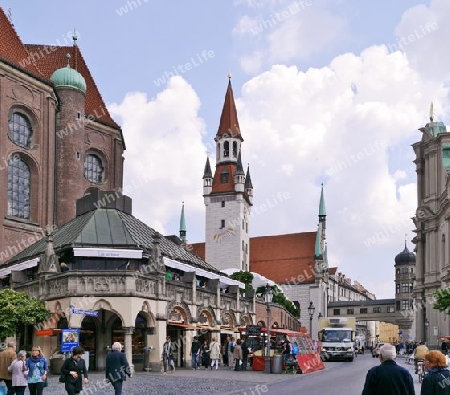 M?nchen - Blick vom Viktualienmarkt in Richtung Altes Rathaus