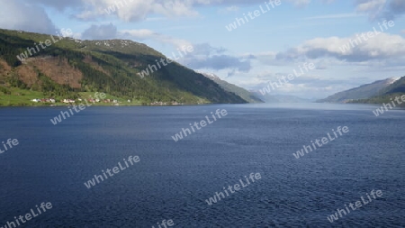 Blick  vom  Nordfjordeid  in den Eidsfjord