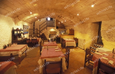 Das Keller Restaurant des Hotel Leon mitten  im Zentrum der Kleinstadt Sineu und im Zentrum der Insel Mallorca einer der Balearen Inseln im Mittelmeer.  