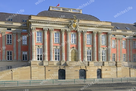 Hauptportal des wiedererbauten Stadtschlo? in Potsdam, Sitz der Landesregierung von Brandenburg, Deutschland