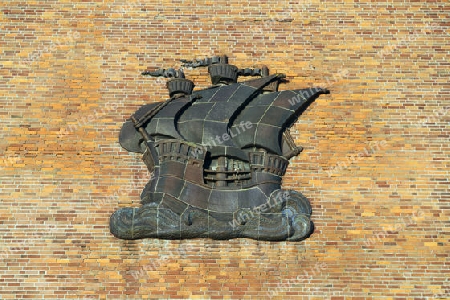 Hansezeichen an einem Speicher, Stralsund, alter Hafen,   Unesco Weltkulturerbe, Mecklenburg Vorpommern, Deutschland, Europa , oeffentlicher Grund
