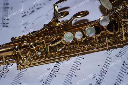 Detailansicht des Klappensystems eines Sopransaxophons