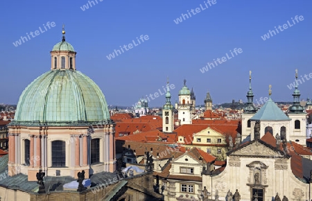 Blick vom Altstaedter Turm ueber die D?cher der  Altstadt am Abend ,  Prag, Boehmen, Tschechien, Europa