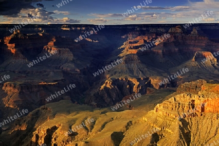 Sonnenuntergang Grand Canyon Nationalpark,  South Rim, Suedrand,  letztes Licht nahe Yavapai Point, Arizona, USA