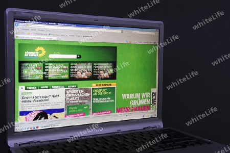 Website, Internetseite, Internetauftritt von Buendnis 90, die Gruenen auf Bildschirm von Sony Vaio  Notebook, Laptop