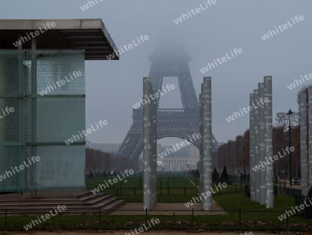 Mur pour la Paix und Tour Eiffel im Champ du Mars