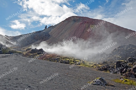Der S?dwesten Islands, Hei?e Quellen im Obsidian Lavafeld Laugahraun vor Vulkan-Kulisse in Landmannalaugar