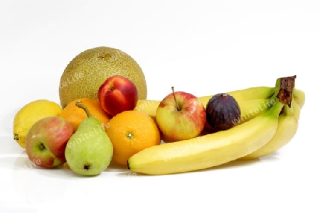 Frisches Obst auf hellem Hintergrund