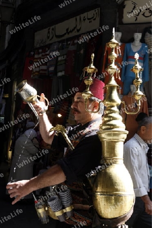Der Souq oder Markt in der Altstadt und Hauptstadt von Syrien und Grossstadt von Damaskus in der uebersicht, Syrien 