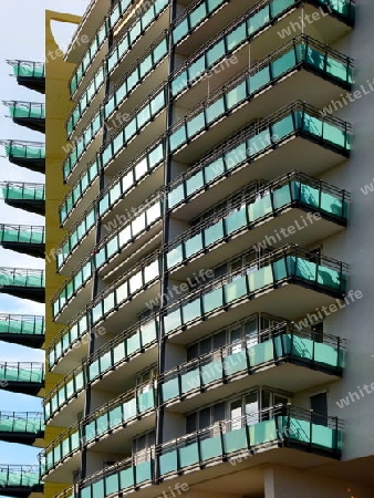 Modernes Hochhaus mit Balkone 2