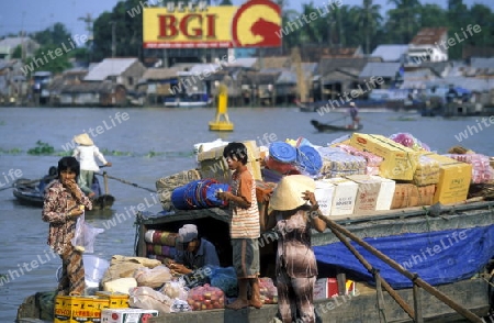 Asien, Vietnam, Mekong Delta, Cantho
Eine Markt Szene am Cantho River unterwegs in der Stadt Cantho im Mekong Delta in Sued Vietnam.    


