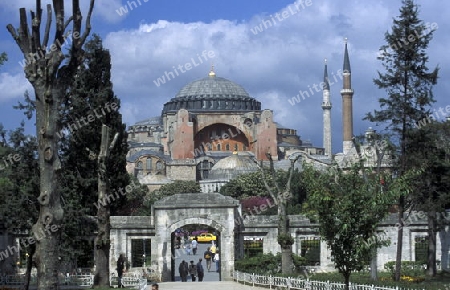 Die Moschee Aya Sofya im Stadtteil Sulranahmet in Istanbul in der Tuerkey.