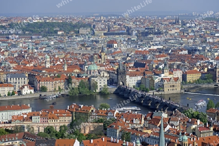 Blick ueber die Altstadt vom Prag, Karlsbruecke,  UNESCO-Weltkulturerbe, Tschechien, Tschechische Republik, Europa