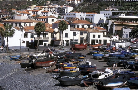 Das Fischerdorf Camara de Lobos auf der Insel Madeira im Atlantischen Ozean