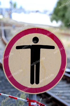 altes DDR Schild Durchgang verboten