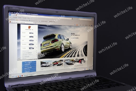 Website, Internetseite, Internetauftritt der Porsche  AG  auf Bildschirm von Sony Vaio  Notebook, Laptop