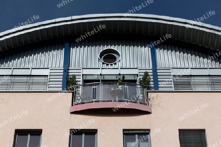 ein Balkon an einem modernen Bauwerk in Jena