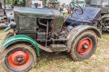 Rustikaler Oldtimer Zettelmeyer Traktor