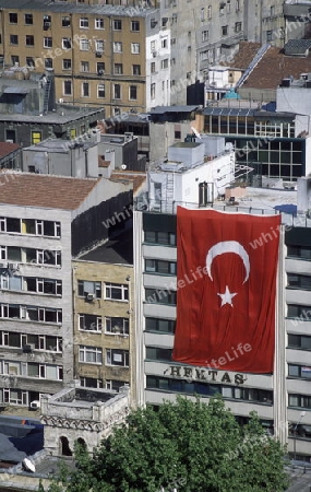 Die Skyline von Galatasaray auf den Bosphorus in Istanbul in der Tuerkey.