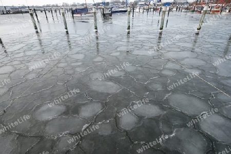 Eisbildung im Hafen