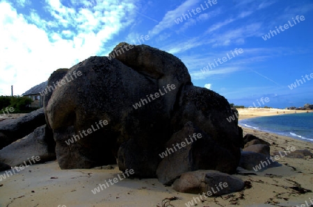 Monolith am Strand