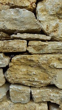 Steinmauer im Jura