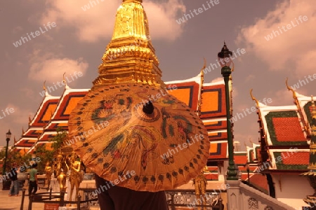 Die Tempelanlage des Wat Phra Kaew in Banglamphu in Bangkok der Hauptstadt von Thailand in Suedostasien.  