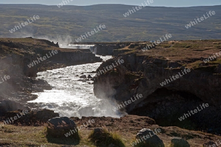 Der Nordosten Islands, der Flu? Skjalfandaflj?t hinter dem Wasserfall Godafoss (G?tterwasserfall)