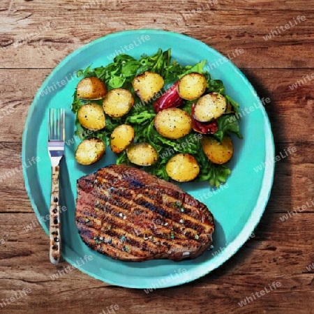 Fleisch mit Salat und Kartoffeln