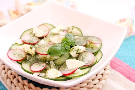 gurkensalat mit radieschen