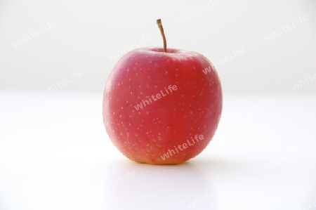 Apfel auf weissem Hintergrund