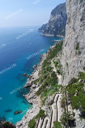 Steilhang mit Serpentinenweg auf Capri