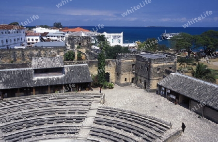 Die Altstadt Stone Town mit dem Old Fort in der Hauptstadt Zanzibar Town auf der Insel Zanzibar welche zu Tansania gehoert.    
